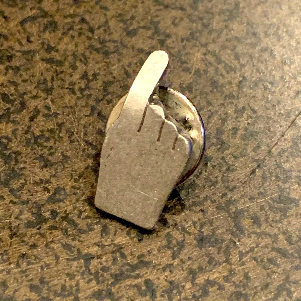 🎁‼️ Pointer ☝🏼 Hand Pin